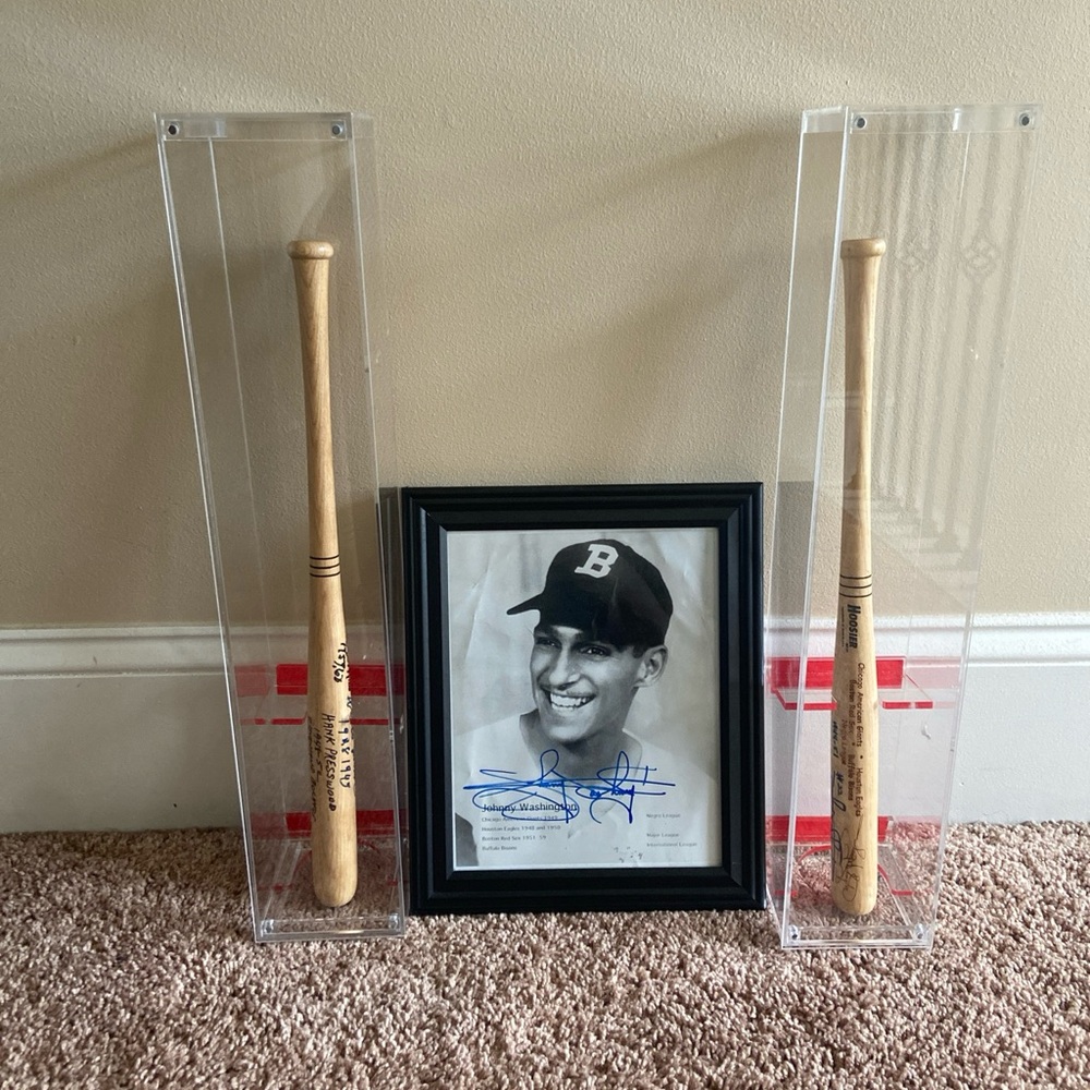 Baseball Bat Display Case Set with Autographed Photo